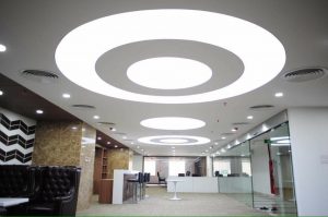 Trang trí trần nhà xuyên sáng