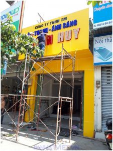 vệ sinh biển quảng cáo tại Hà Đông