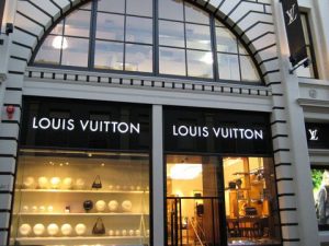 biển quảng cáo shop thời trang