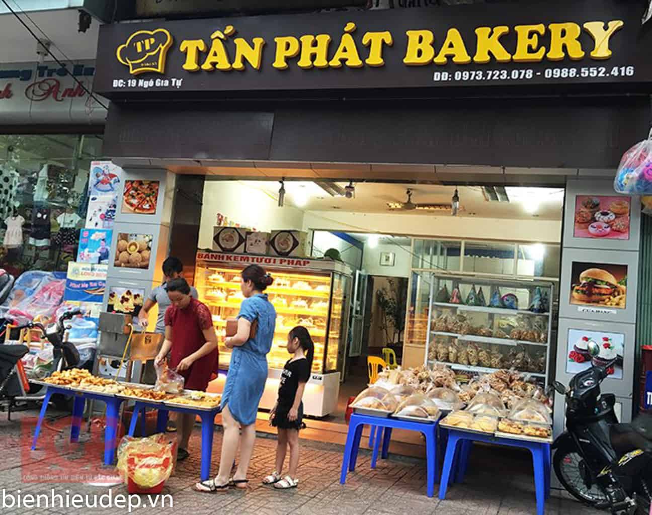 Bảng hiệu nhà hàng tại Thốt Lốt