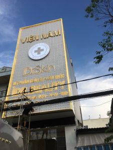 Vệ sinh biển quảng cáo tại Hà Nội