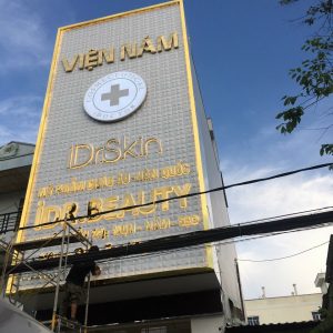 Vệ sinh biển quảng cáo tại Hà Nội