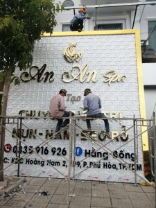 Vệ sinh biển hiệu quảng cáo tại Hà Nội