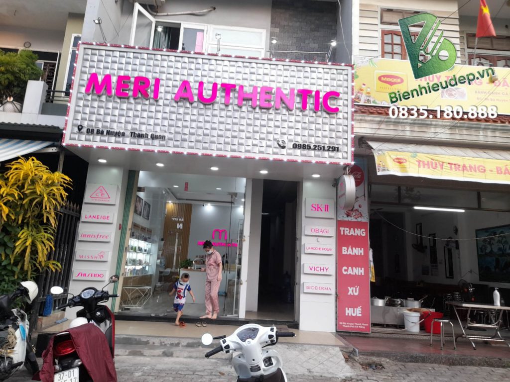 Thiết kế bảng hiệu shop thời trang