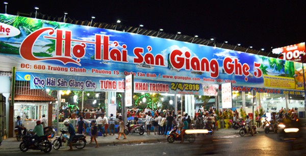 làm bảng hiệu nhà hàng tại quận 4