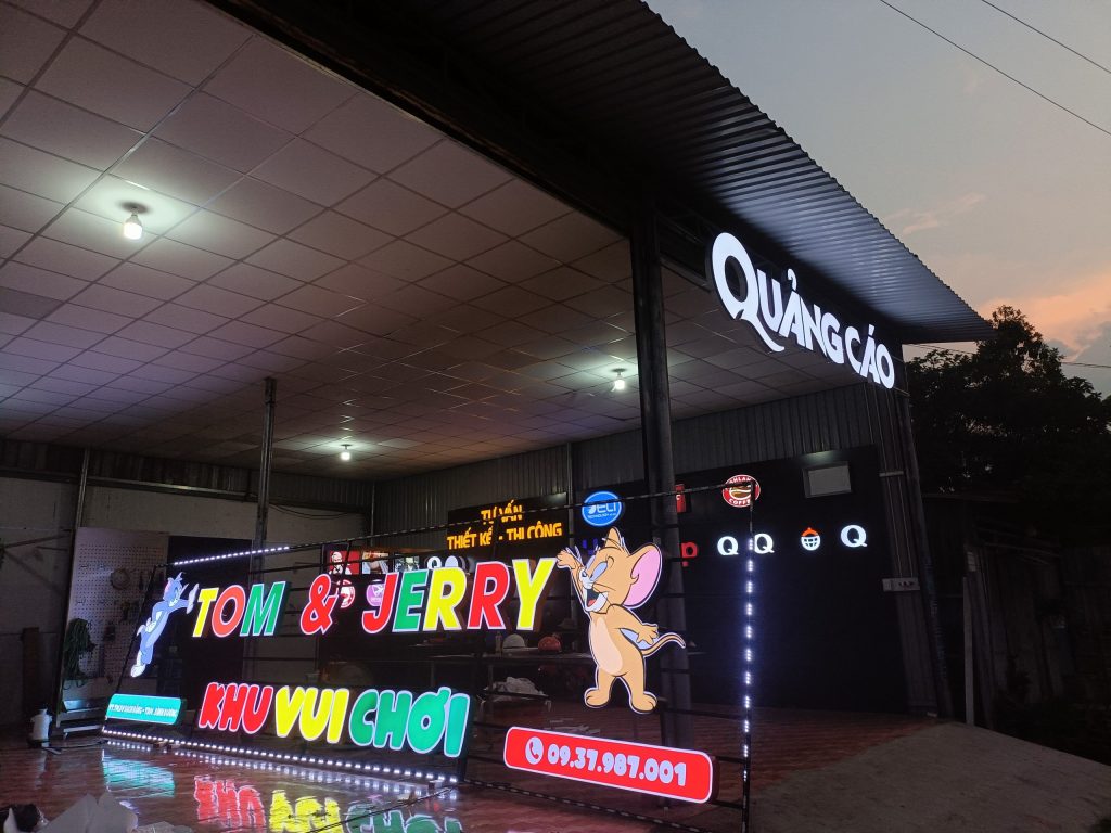 Thi công biển quảng cáo tại Long Thành Mỹ: biển đèn Led