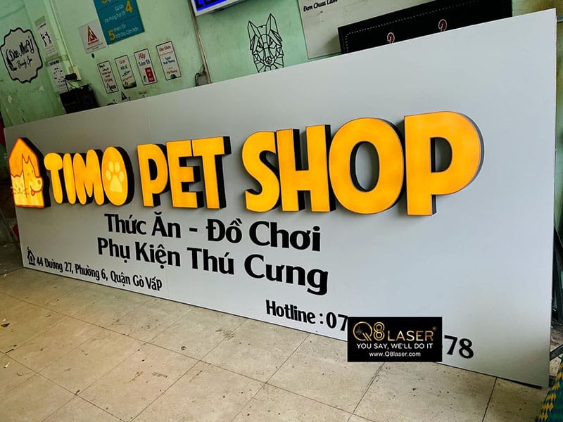 Bảng hiệu cửa hàng tại Ninh Kiều