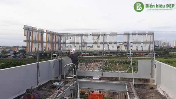 sửa chữa bảng hiệu
