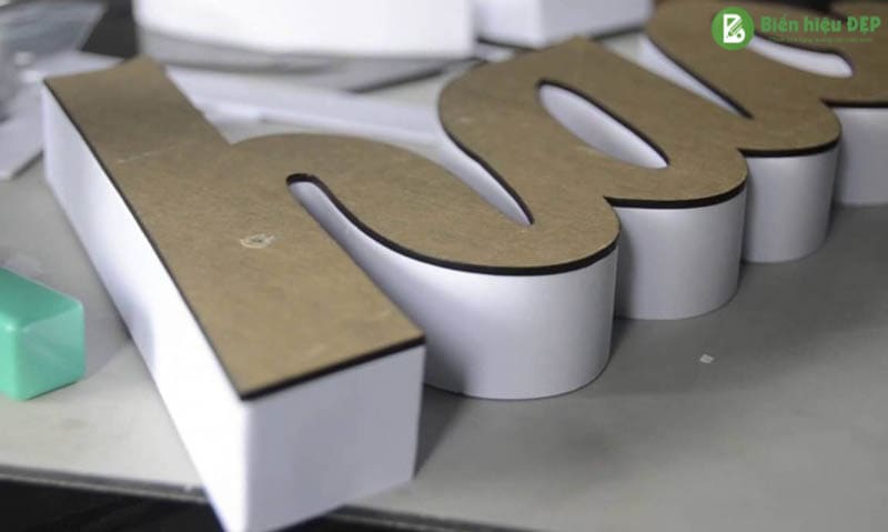 Cấu tạo biển alu chữ nổi mica sang trọng